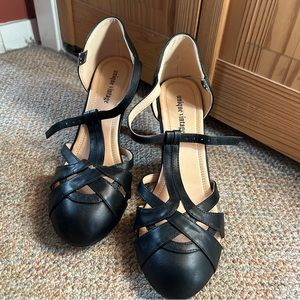 Unique vintage - black t-strap heels